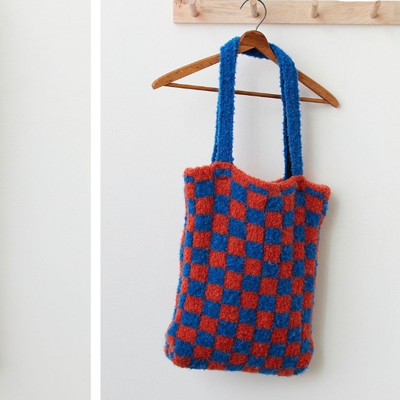 Checkers Carry On Scarf Set! - Picture 6 of 6